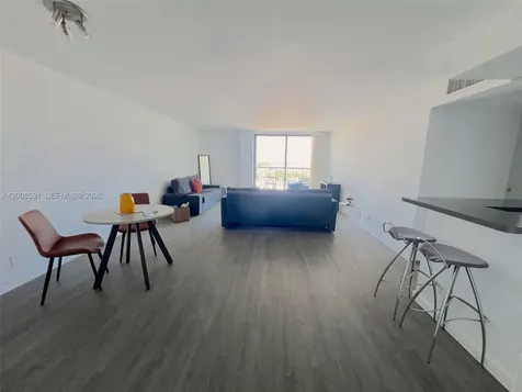 1800 Collins Avenue Miami Beach FL 33139