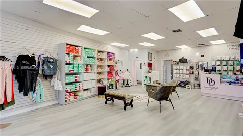68 169 Street Hialeah FL 33015