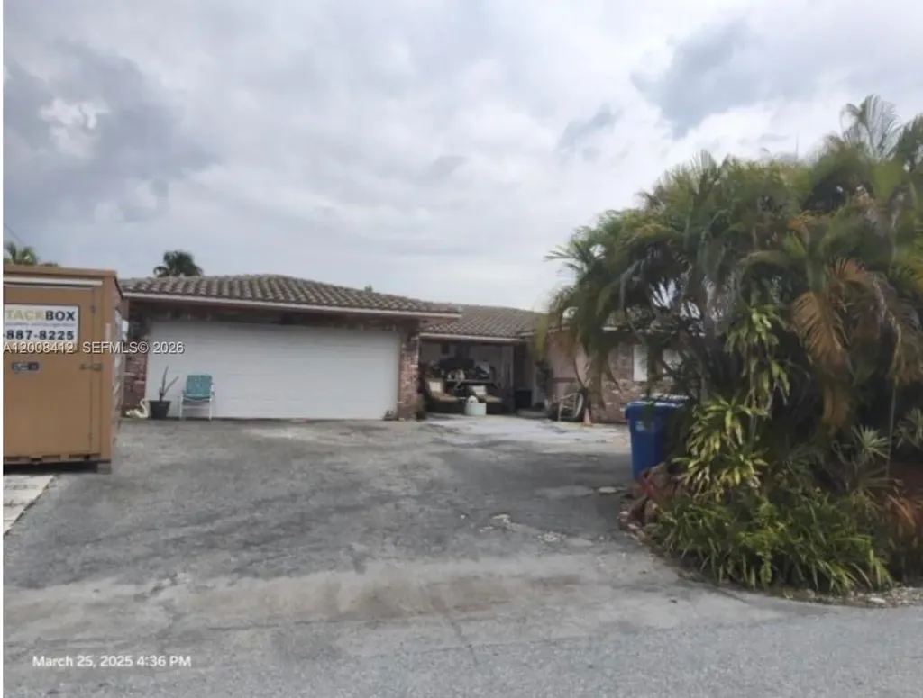 933 SE 10th Court Pompano Beach FL 33060