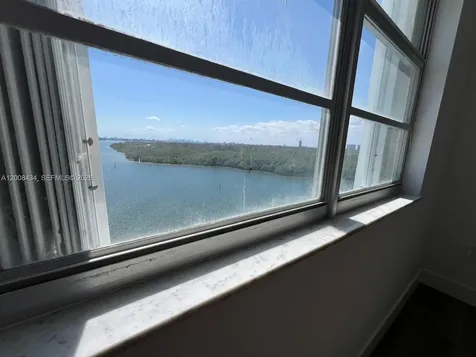 500 Bayview Drive Sunny Isles Beach FL 33160