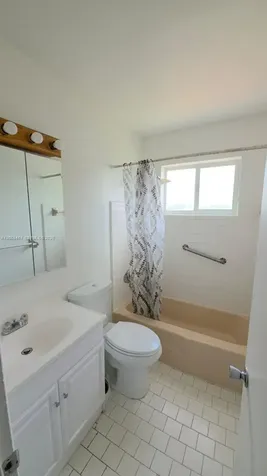 250 NE 41st Street Oakland Park FL 33334