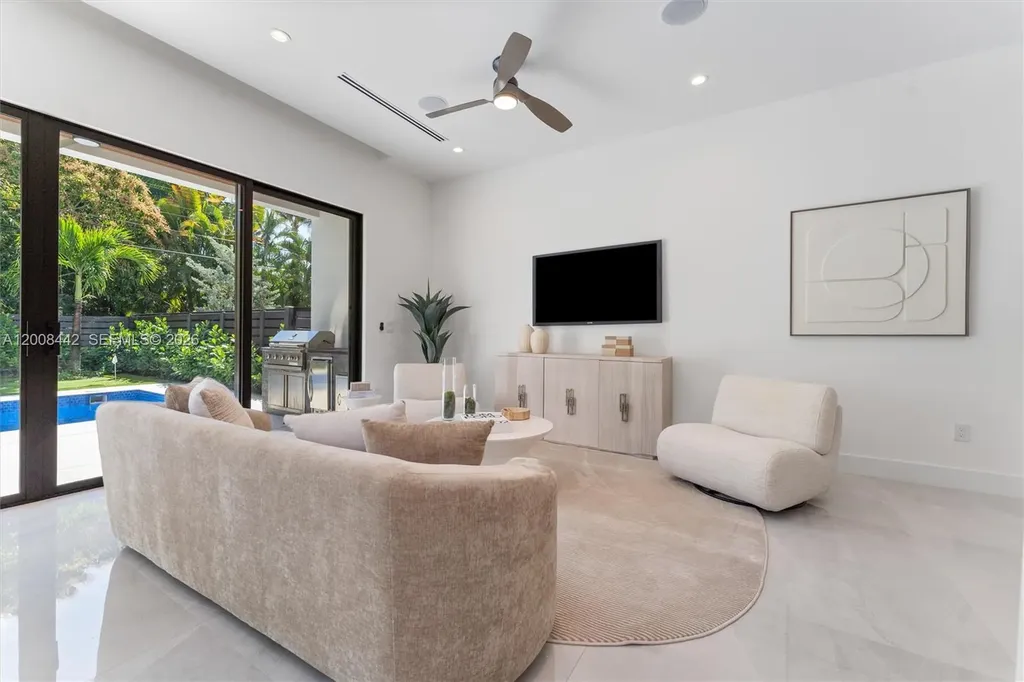 1122 NE 10 Fort Lauderdale FL 33304