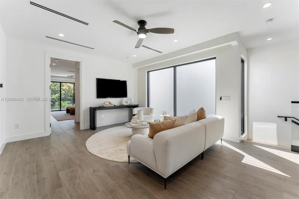 1122 NE 10 Fort Lauderdale FL 33304
