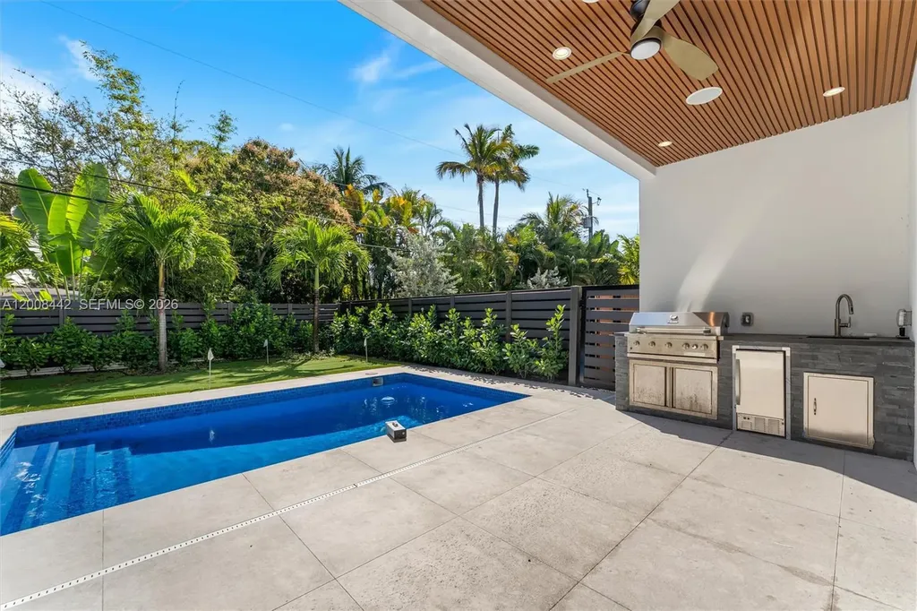 1122 NE 10 Fort Lauderdale FL 33304