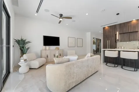 1122 NE 10 Fort Lauderdale FL 33304