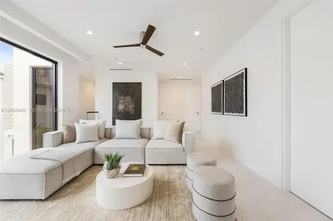 1122 NE 10 Fort Lauderdale FL 33304