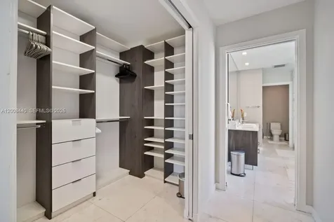 480 NE 31 Miami FL 33137