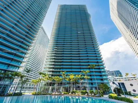 480 NE 31 Miami FL 33137