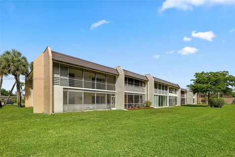 110 Lake Meryl Drive West Palm Beach FL 33411