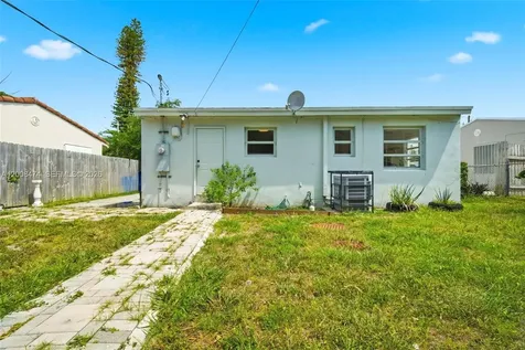 2124 Taylor Street Hollywood FL 33020