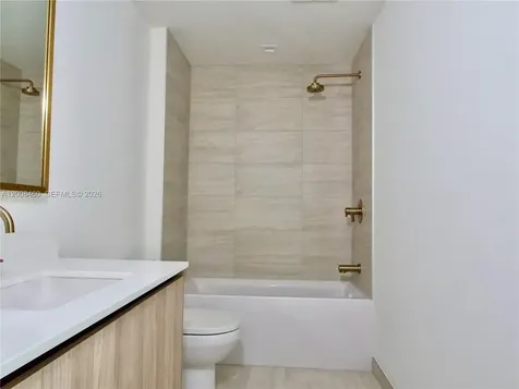 77 SE 5th Street Miami FL 33131