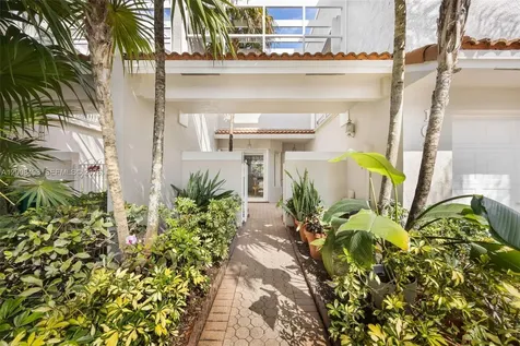 10233 NW 52nd Lane Doral FL 33178