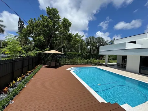 10475 SW 72nd Avenue Pinecrest FL 33156