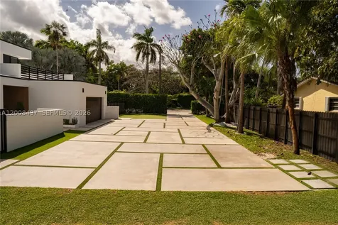 10475 SW 72nd Avenue Pinecrest FL 33156