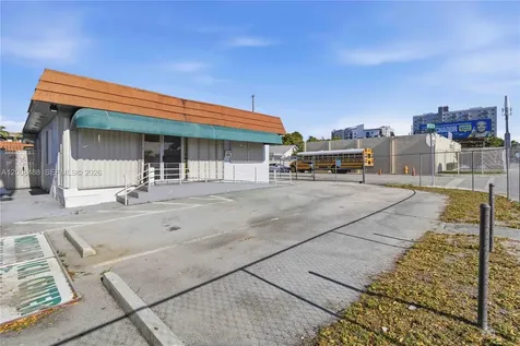 470 NW 22nd Avenue Miami FL 33125