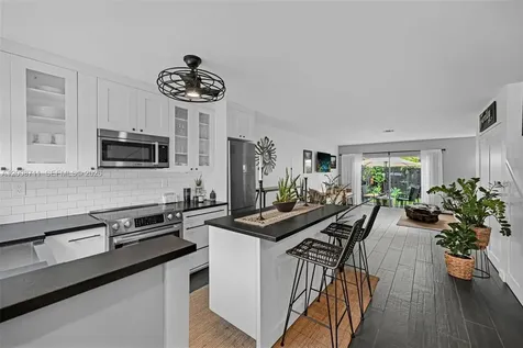 450 SE 7th Street Dania Beach FL 33004
