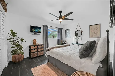 450 SE 7th Street Dania Beach FL 33004