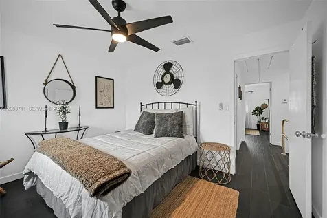 450 SE 7th Street Dania Beach FL 33004
