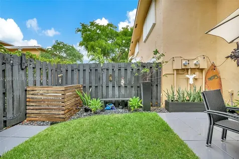 450 SE 7th Street Dania Beach FL 33004