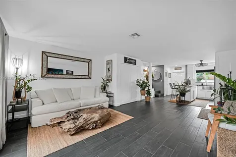 450 SE 7th Street Dania Beach FL 33004
