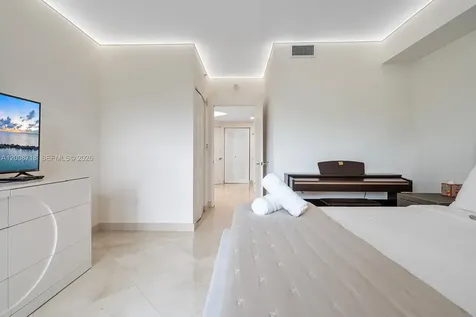 17555 Atlantic Boulevard Sunny Isles Beach FL 33160