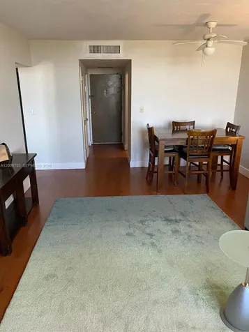 2899 Collins Avenue Miami Beach FL 33140