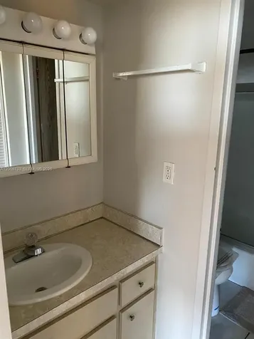 2899 Collins Avenue Miami Beach FL 33140