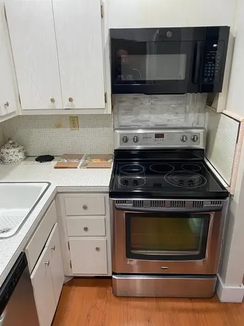 2899 Collins Avenue Miami Beach FL 33140