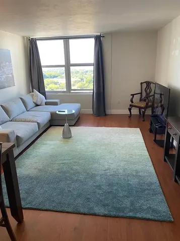 2899 Collins Avenue Miami Beach FL 33140
