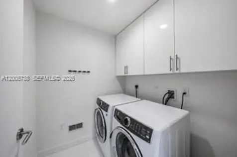 851 NE 1st Avenue Miami FL 33132