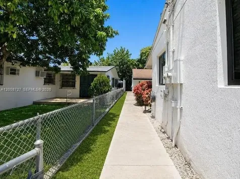 2831 SW 21st Street Miami FL 33145