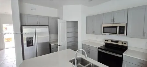 2978 Canary Avenue Davenport FL 33837