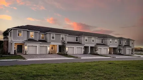 2978 Canary Avenue Davenport FL 33837