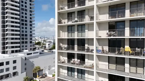 2625 Collins Avenue Miami Beach FL 33140