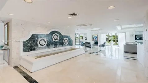 2625 Collins Avenue Miami Beach FL 33140