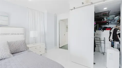 2625 Collins Avenue Miami Beach FL 33140