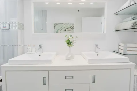 2625 Collins Avenue Miami Beach FL 33140