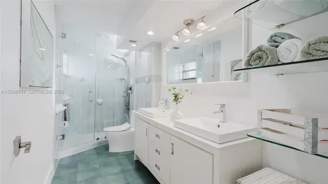 2625 Collins Avenue Miami Beach FL 33140