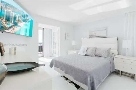 2625 Collins Avenue Miami Beach FL 33140