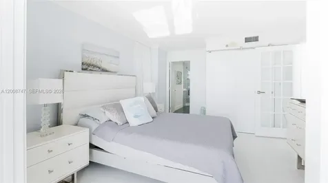 2625 Collins Avenue Miami Beach FL 33140