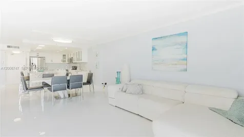 2625 Collins Avenue Miami Beach FL 33140