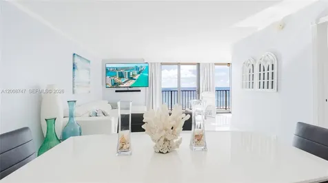2625 Collins Avenue Miami Beach FL 33140
