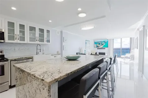 2625 Collins Avenue Miami Beach FL 33140