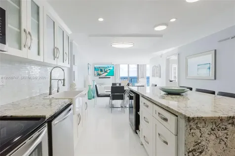 2625 Collins Avenue Miami Beach FL 33140
