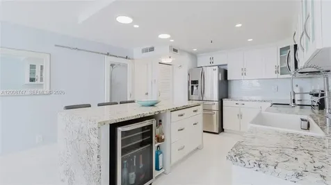 2625 Collins Avenue Miami Beach FL 33140