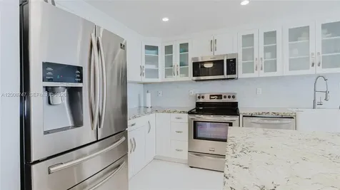 2625 Collins Avenue Miami Beach FL 33140