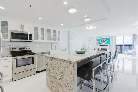 2625 Collins Avenue Miami Beach FL 33140