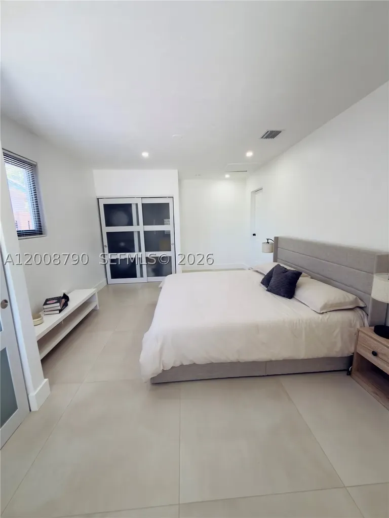 1524 NE 14th Terrace Fort Lauderdale FL 33304
