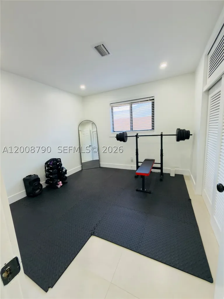 1524 NE 14th Terrace Fort Lauderdale FL 33304