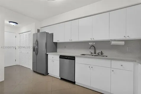 5825 Collins Avenue Miami Beach FL 33140
